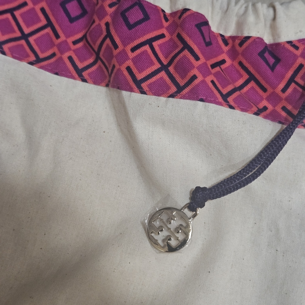 Never used! Tory Burch Taylor HOBO pebbled leather bag w/dust bag - Picture 8 of 8